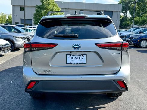 Used 2022 Toyota Highlander LE image 9