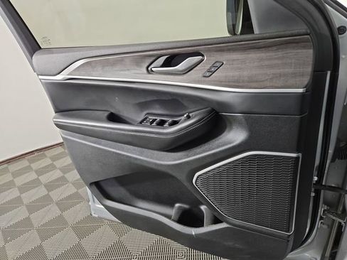 Used 2022 Jeep Grand Cherokee Limited image 27