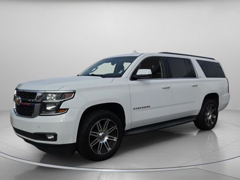Used 2019 Chevrolet Suburban LT image 2