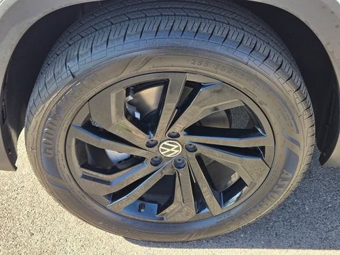 Used 2023 Volkswagen Atlas SE w/ Black Wheel Package AWD/4WD image 10