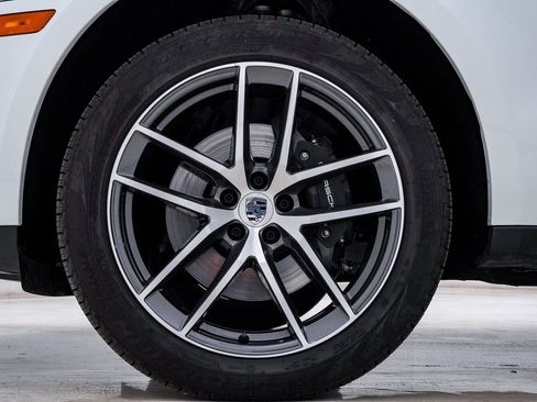 Certified 2025 Porsche Macan AWD/4WD image 13