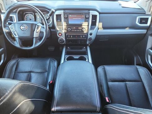 Used 2018 Nissan Titan PRO-4X w/ Pro-4x Convenience Package image 10
