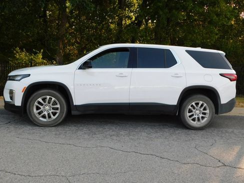 Used 2022 Chevrolet Traverse LS FWD image 8