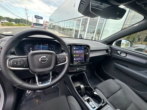 Certified 2025 Volvo XC40 B5 Plus AWD/4WD image 21