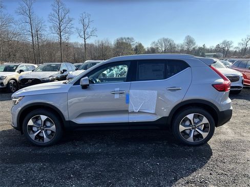 New 2025 Volvo XC40 B5 Core w/ Protection Package Premier image 5