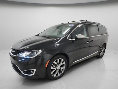 Used 2017 Chrysler Pacifica Limited w/ UConnect Theater Package image 9