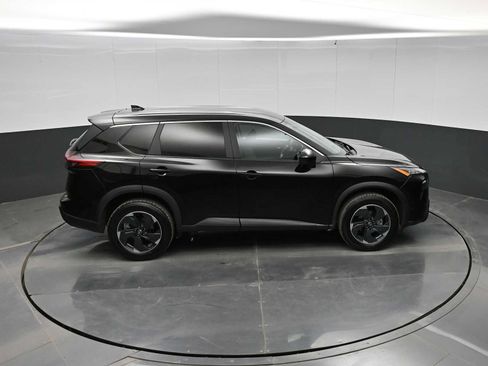 Used 2024 Nissan Rogue SV FWD image 31
