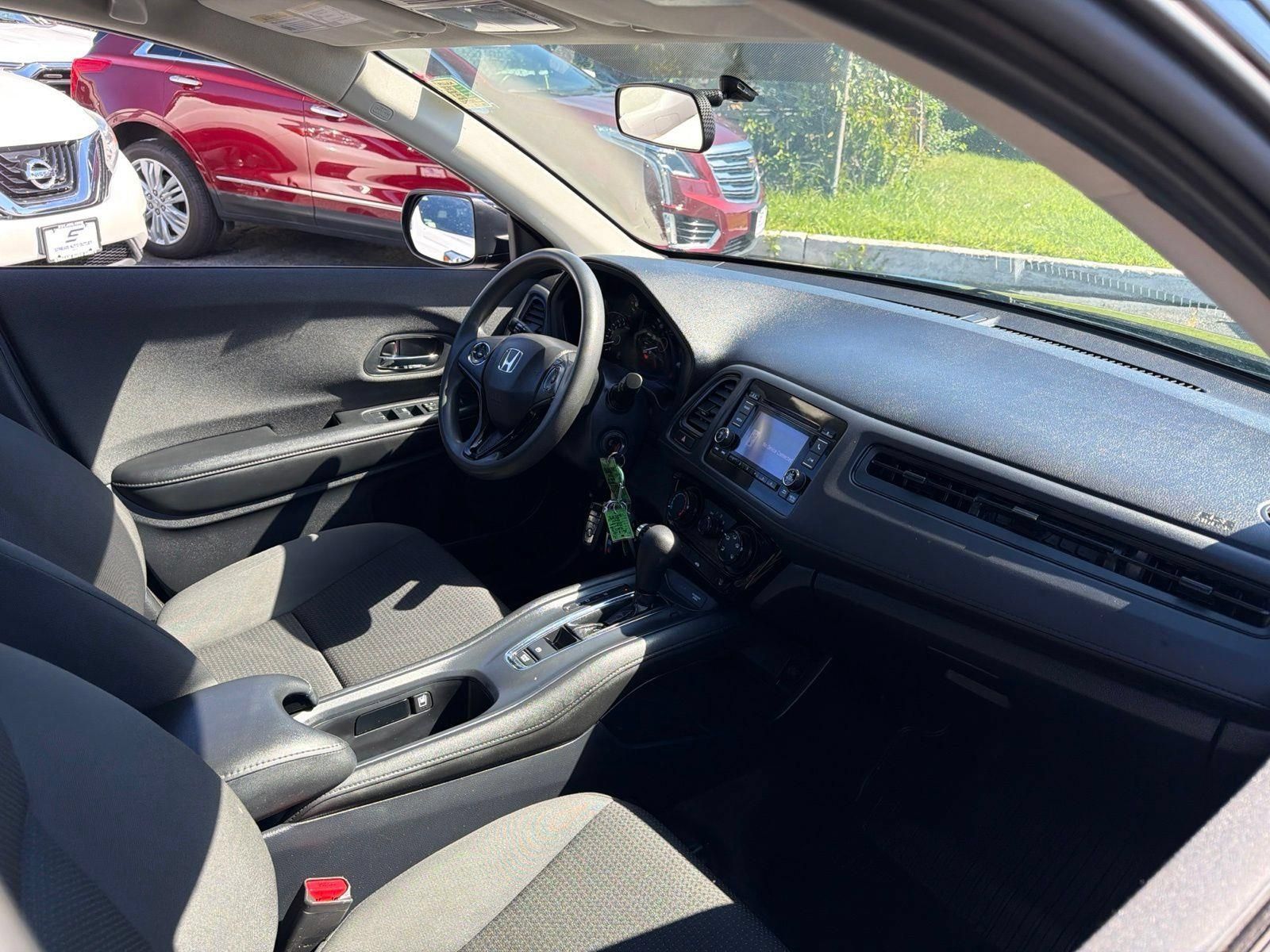 Used 2021 Honda HR-V LX image 12