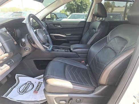 Used 2023 Nissan Pathfinder Platinum w/ Cargo Package AWD/4WD image 11