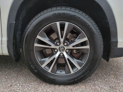 Certified 2018 Toyota Highlander Plus FWD image 11