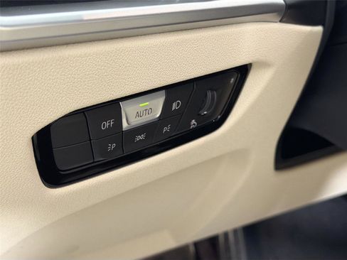 New 2026 BMW 330i Sedan w/ M Sport Package RWD image 11