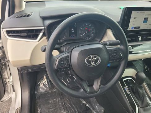 Used 2025 Toyota Corolla LE image 30