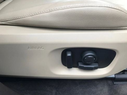 Used 2018 Land Rover Range Rover Evoque image 48