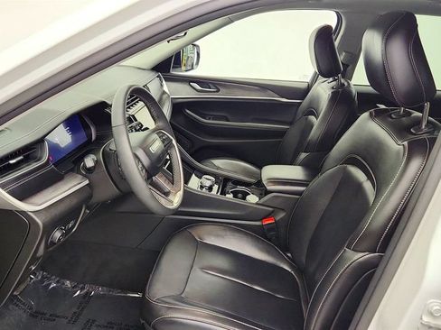 Used 2023 Jeep Grand Cherokee Limited w/ Black Appearance Package AWD/4WD image 19