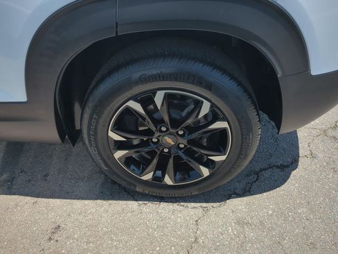Used 2023 Chevrolet TrailBlazer LT FWD image 30