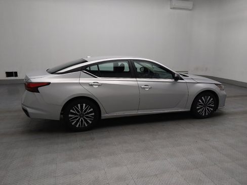 Used 2024 Nissan Altima 2.5 SV image 10