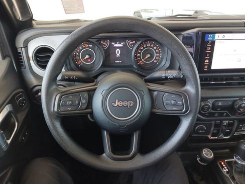 Used 2025 Jeep Gladiator Sport AWD/4WD image 16