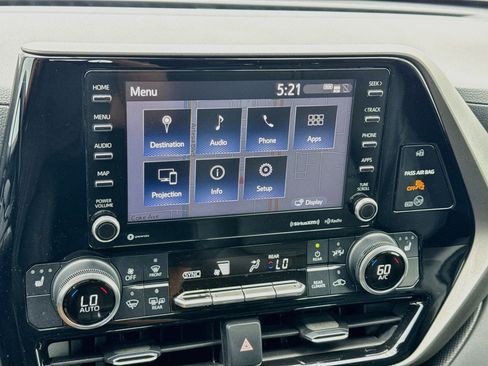 Used 2020 Toyota Highlander XLE AWD/4WD image 11