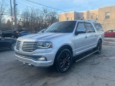 Used 2016 Lincoln Navigator L Select image 2