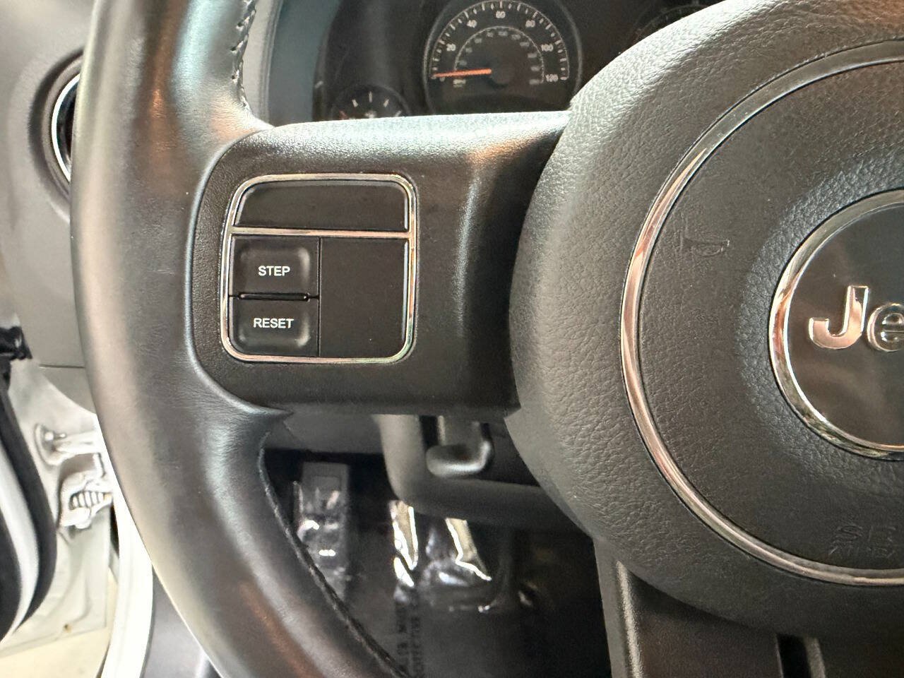 Used 2015 Jeep Patriot High Altitude AWD/4WD image 24