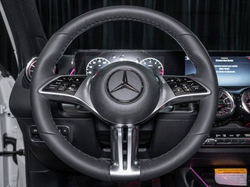 New 2026 Mercedes-Benz GLB 250 image 21