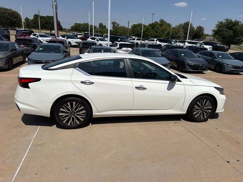 Used 2025 Nissan Altima 2.5 SV FWD image 6