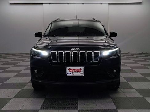 Used 2019 Jeep Cherokee Latitude w/ Cold Weather Group AWD/4WD image 3