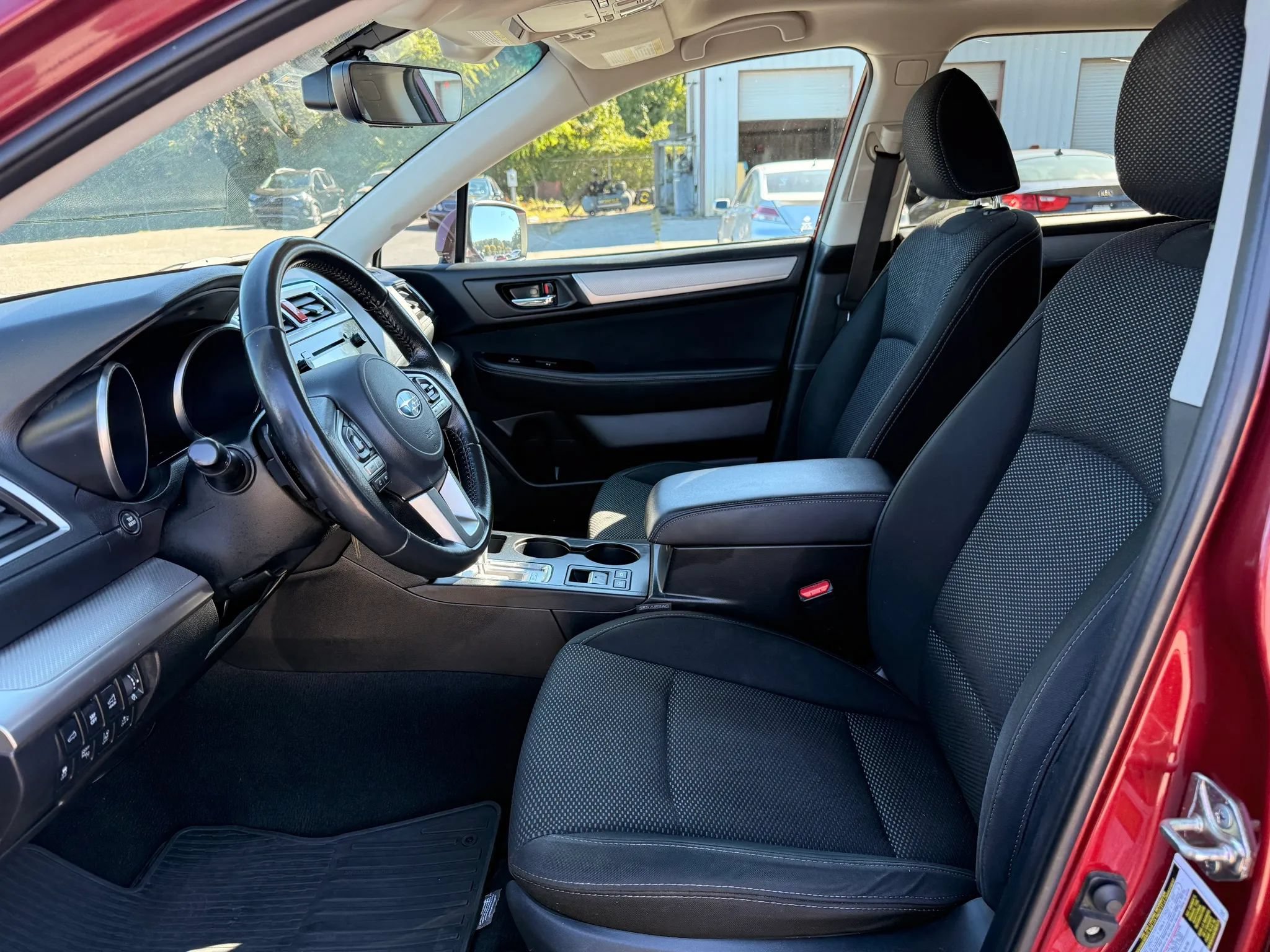 Used 2017 Subaru Outback 2.5i Premium AWD/4WD image 2