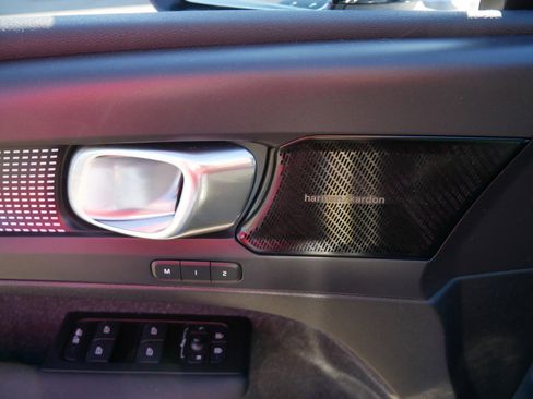 Certified 2022 Volvo XC40 P8 Recharge Ultimate image 17