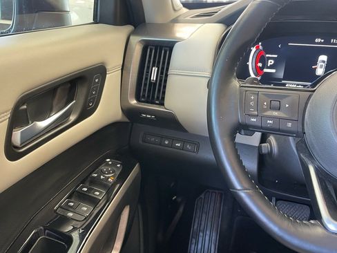 Certified 2022 Nissan Pathfinder Platinum w/ Cargo Package image 12