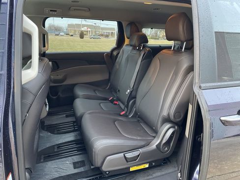 New 2026 Kia Carnival EX image 10