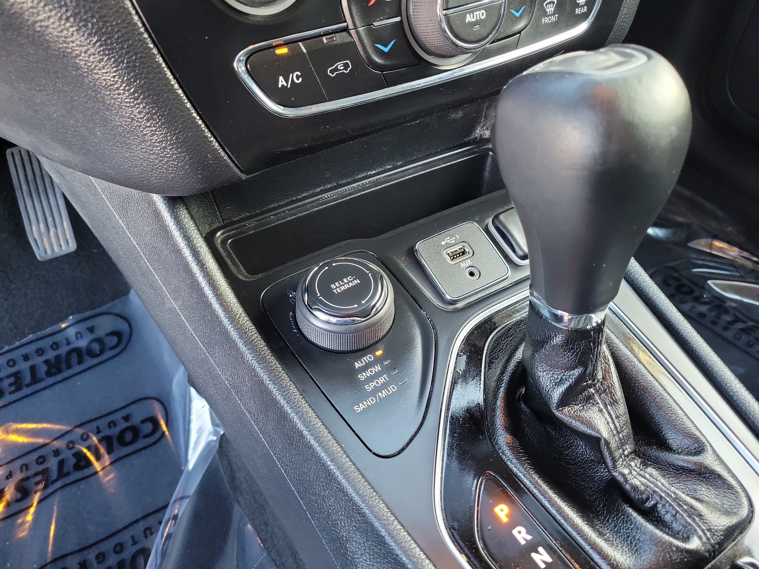 Used 2019 Jeep Cherokee Limited AWD/4WD image 20