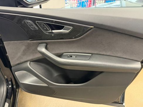 Used 2019 Audi Q8 Prestige w/ Luxury Package image 37