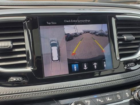 Used 2019 Chrysler Pacifica Limited w/ Tire & Wheel Group FWD image 21