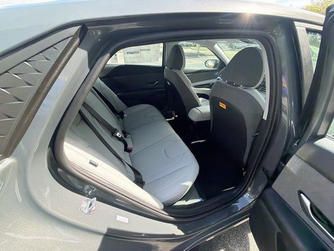 New 2026 Hyundai Elantra Limited FWD image 18