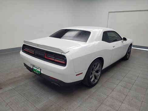 Used 2017 Dodge Challenger SXT RWD image 9