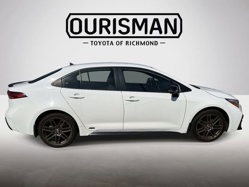 Certified 2024 Toyota Corolla SE w/ Convenience Package image 2