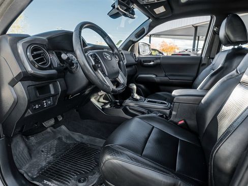 Used 2018 Toyota Tacoma TRD Off-Road image 19