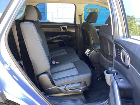 Used 2022 Kia Sorento LX FWD image 42