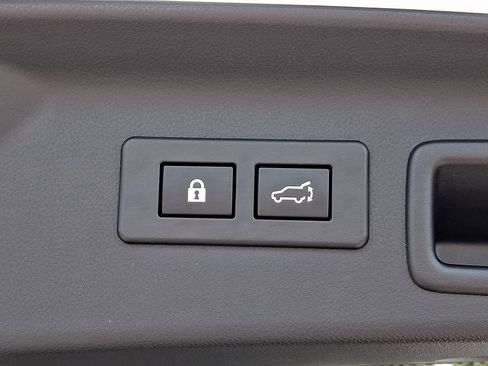 Used 2025 Subaru Forester Premium AWD/4WD image 29