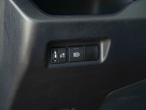 Used 2025 Toyota RAV4 XLE FWD image 36