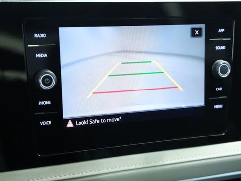 New 2025 Volkswagen Taos SE FWD image 21