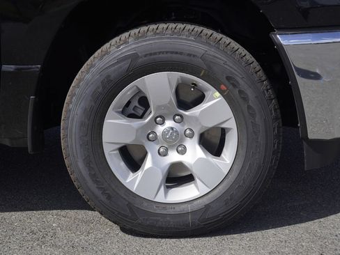 New 2026 RAM 1500 4x4 Crew Cab image 10