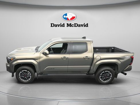 Used 2024 Toyota Tacoma TRD Sport w/ TRD Sport Upgrade Package AWD/4WD image 39