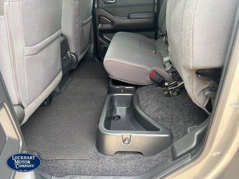 Used 2022 Nissan Frontier SV w/ Technology Package image 15