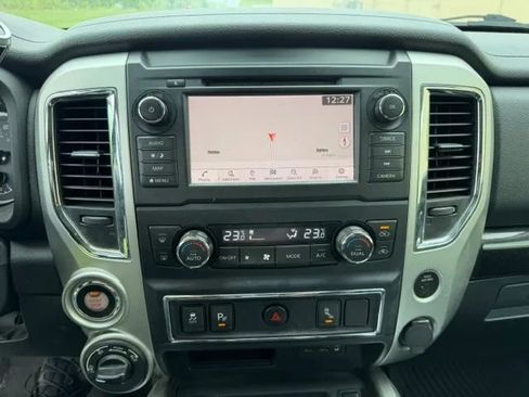 Used 2019 Nissan Titan SV AWD/4WD image 34