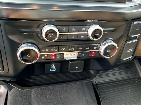 Used 2023 Ford F350 Lariat AWD/4WD image 27