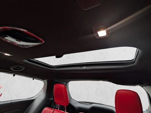 Used 2021 Chrysler Pacifica Limited w/ Uconnect Theater Family Group image 20