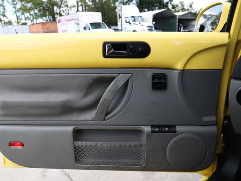 Used 2005 Volkswagen Beetle GL FWD image 33