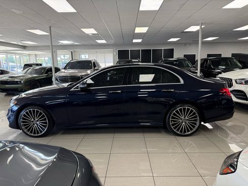 Used 2017 Mercedes-Benz E 300 4MATIC image 7